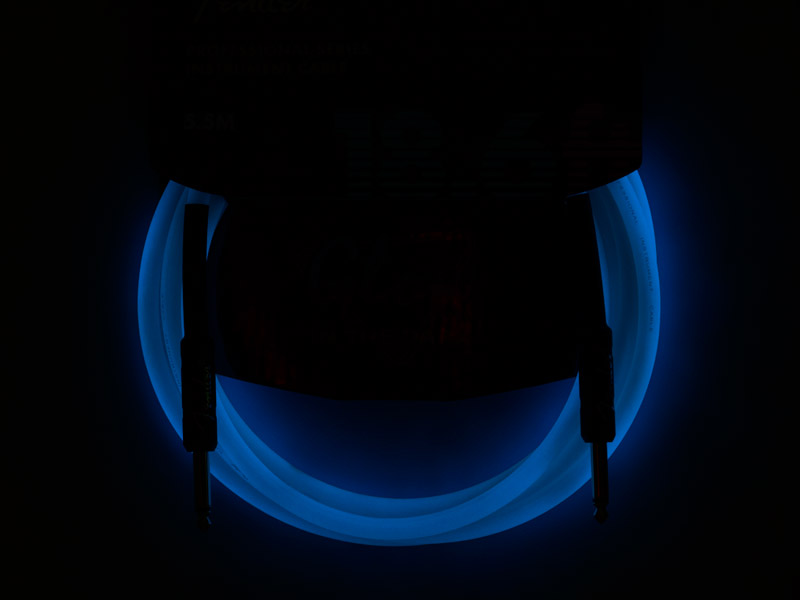 FENDER Professional Glow in the Dark Cable, Blue, 18.6 | Nástrojové kabely v délce 6m - 02